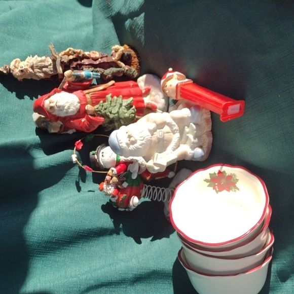 10 Peice Christmas Decor Lot - Picture 1 of 5